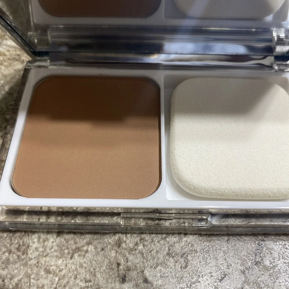 Clinique Acne Solutions Pressed Powder Makeup 20 Deep Neutral (M-N) 0.35 oz NIB